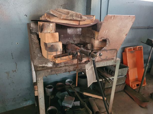 Bancada com Torno · Rebarbadeiras · Esmeril Mape · Maçarico · Forja · Forno