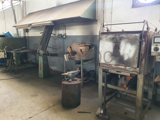 Bancada com Torno · Rebarbadeiras · Esmeril Mape · Maçarico · Forja · Forno