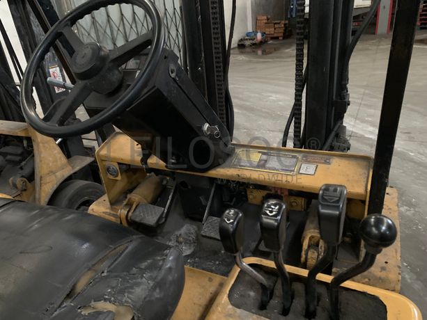 Empilhador Caterpillar 20