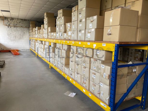 Estantes · Puxadores