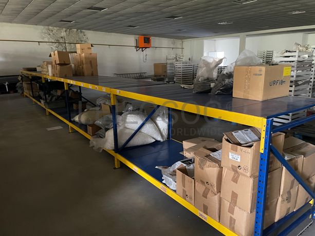 Estantes · Puxadores