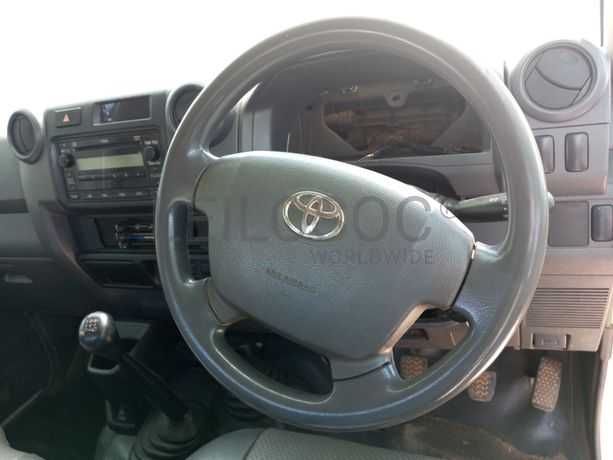 Toyota Land Cruiser · Ano 2013