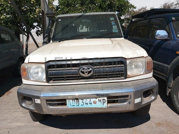 Toyota Land Cruiser · Ano 2013