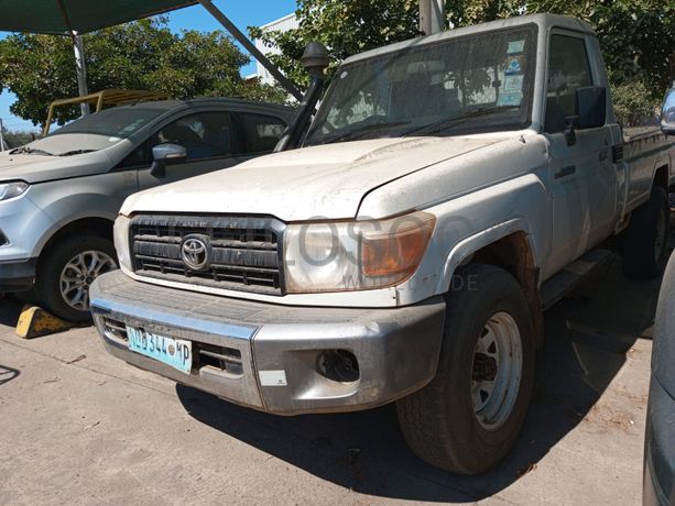 Toyota Land Cruiser · Ano 2013
