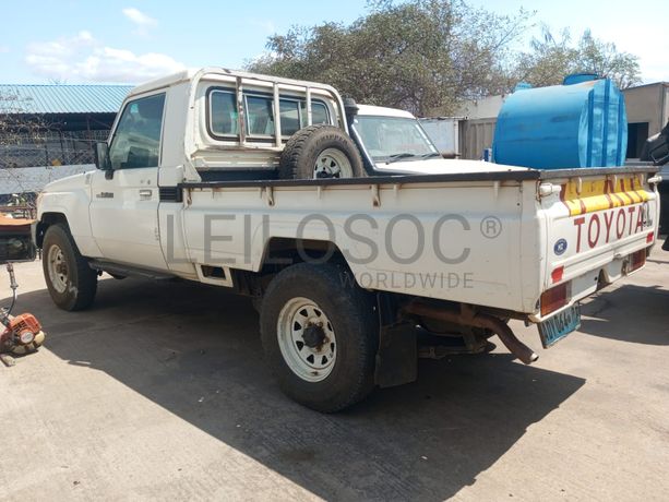 Toyota Land Cruiser · Ano 2013