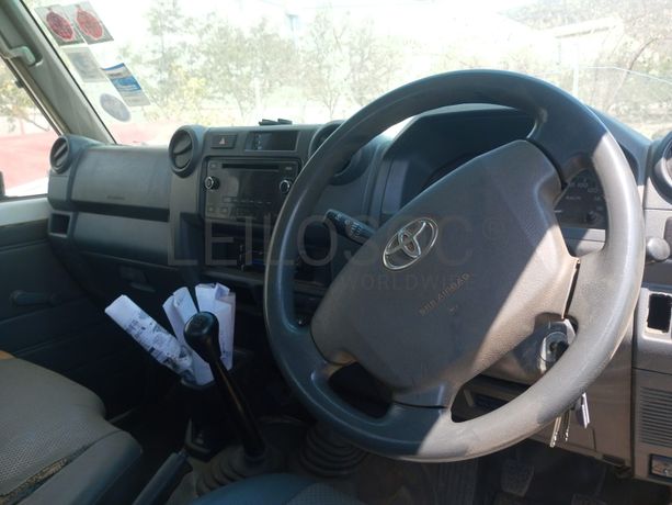 Toyota Land Cruiser · Ano 2013