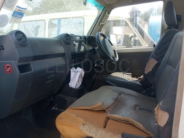 Toyota Land Cruiser · Ano 2013