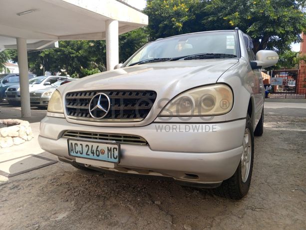 Mercedes Benz ML320 · Ano 2000