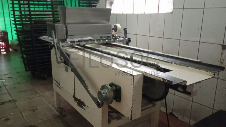 Máquina p/ corte de biscoitos