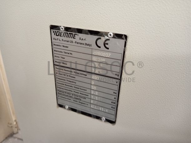 Máquina de furar · Máquina de unir perfis