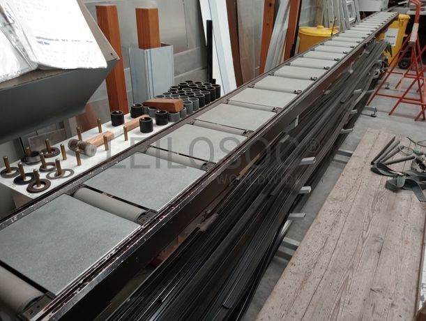 Máquina de furar · Máquina de unir perfis