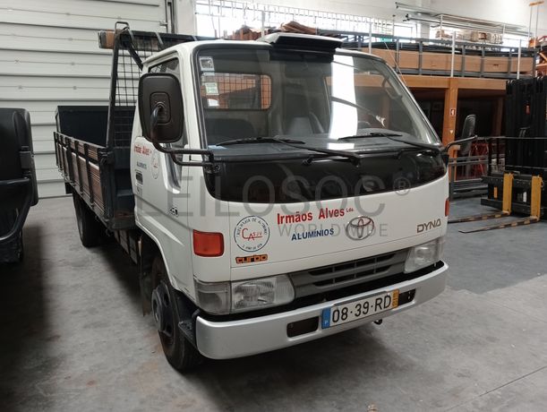 Toyota Dyna 280 · Ano 2001
