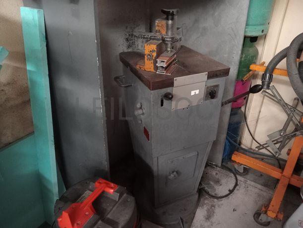 Lotes 1 a 16 · Equipamentos Industriais · Eq. Escritório e Material Informático