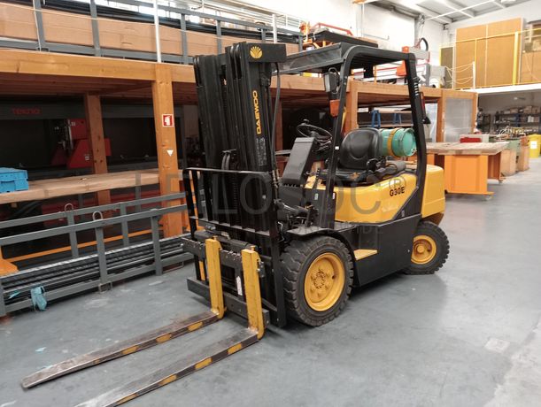 Lotes 1 a 16 · Equipamentos Industriais · Eq. Escritório e Material Informático