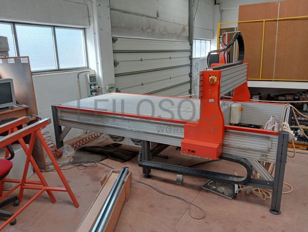 Lotes 1 a 16 · Equipamentos Industriais · Eq. Escritório e Material Informático