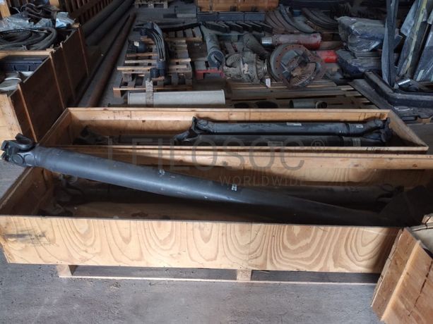 Estantes e grande stock de peças e componentes de substituição