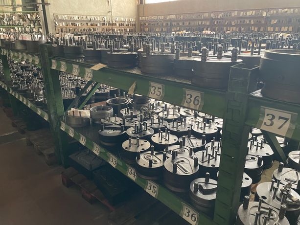 Cunhos · Moldes · Ferramentas Moldes · Máquina Furar