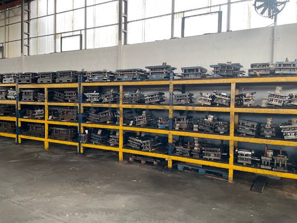 Ferramentas Máquinas Pesadas Trabalhar a Frio · Estantes