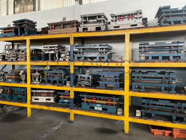 Ferramentas Máquinas Pesadas Trabalhar a Frio · Estantes