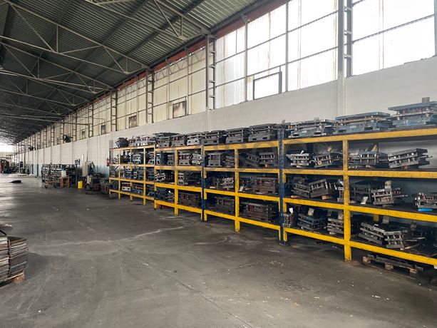 Ferramentas Máquinas Pesadas Trabalhar a Frio · Estantes