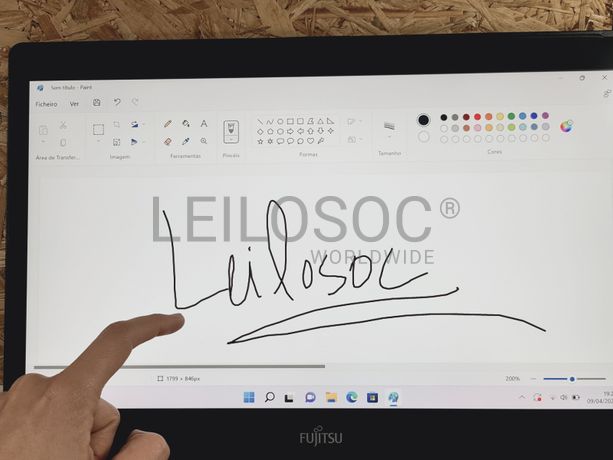 Portátil Fujitsu LifeBook U747