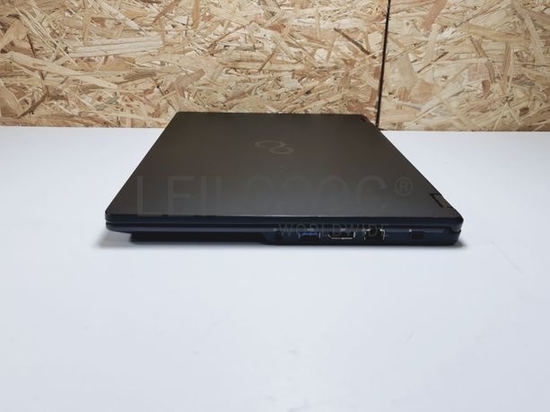 Portátil Fujitsu LifeBook U747
