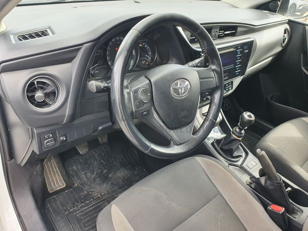 Toyota Auris · Ano 2017