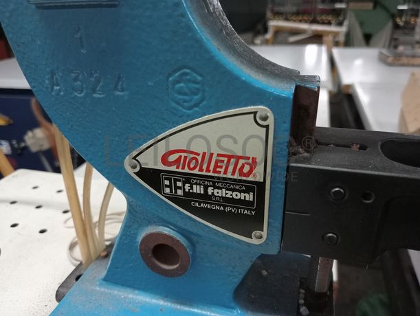 Máquinas de Coluna Alta · Máquina de Furar · Máquina de Ilhoses