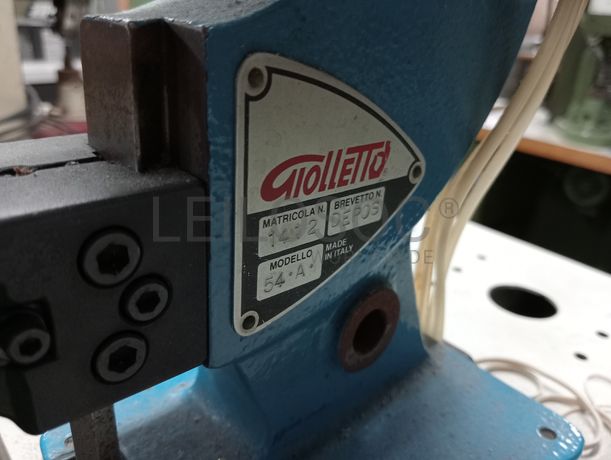 Máquinas de Coluna Alta · Máquina de Furar · Máquina de Ilhoses