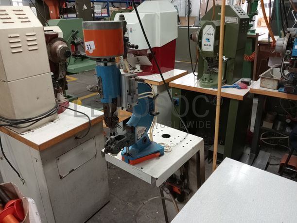 Máquinas de Coluna Alta · Máquina de Furar · Máquina de Ilhoses