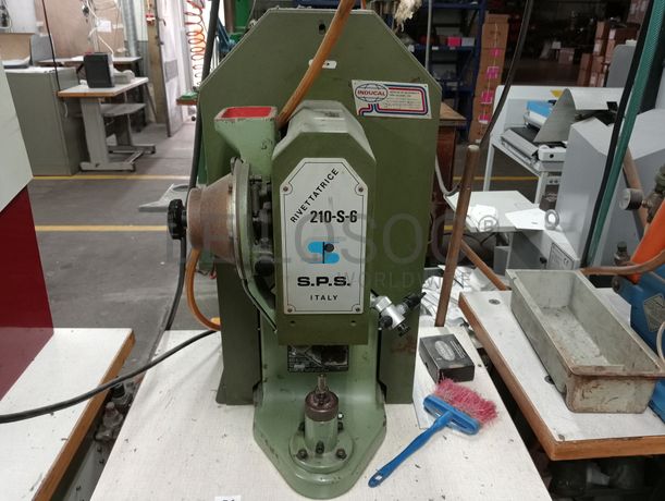 Máquinas de Ilhoses