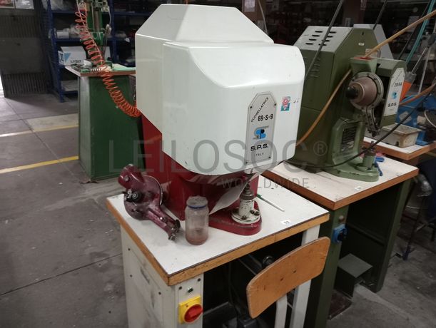 Máquinas de Ilhoses