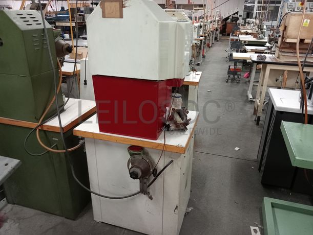 Máquinas de Ilhoses