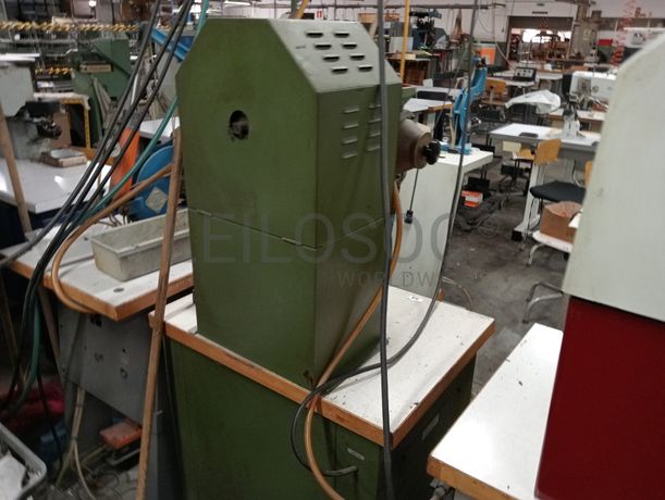 Máquinas de Ilhoses