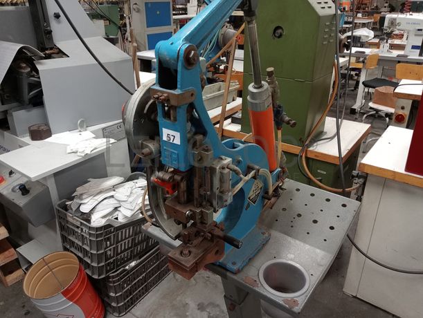 Máquina de Ilhoses · Máquina de Vergar Gáspeas