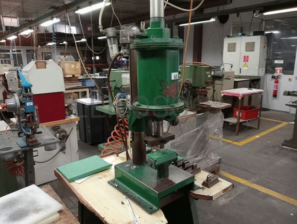 Máquina de Entretelar · Máquinas de Vazar