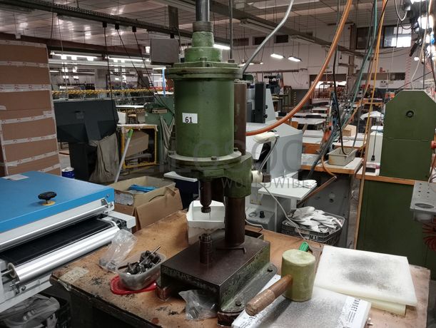 Máquina de Entretelar · Máquinas de Vazar