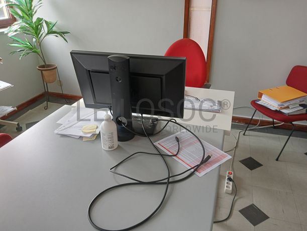 Material Informático · Equipamento de Escritório · Amostras de Calçado · Maquinaria