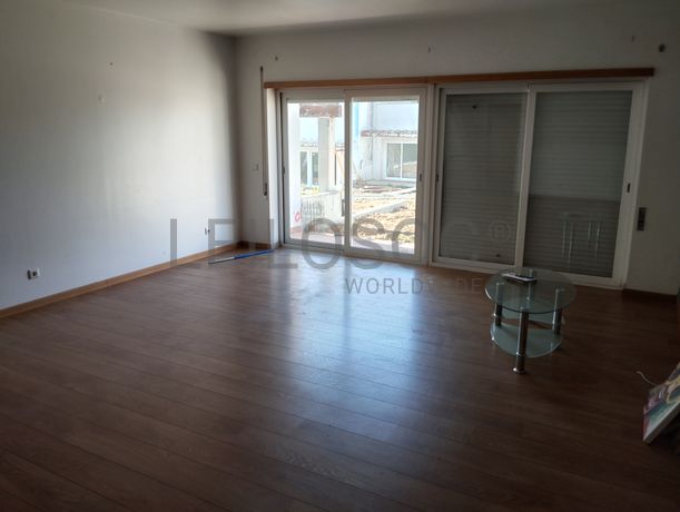 2 Moradias V4 + 2 Moradias V3 · Sintra