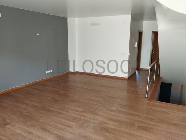 2 Moradias V4 + 2 Moradias V3 · Sintra