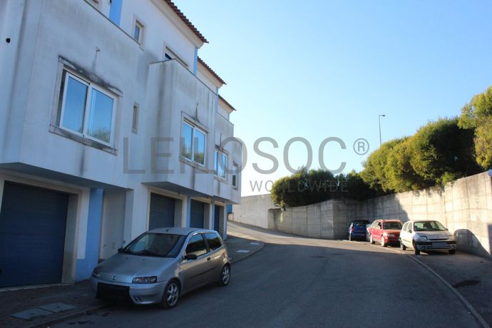 2 Moradias V4 + 2 Moradias V3 · Sintra