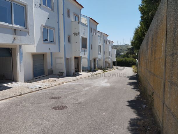 2 Moradias V4 + 2 Moradias V3 · Sintra