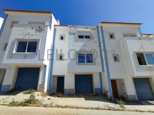 2 Moradias V4 + 2 Moradias V3 · Sintra