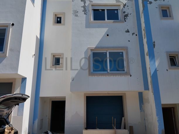 2 Moradias V4 + 2 Moradias V3 · Sintra