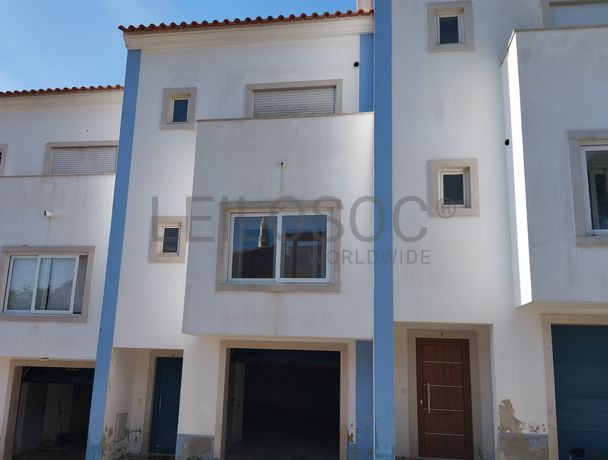 2 Moradias V4 + 2 Moradias V3 · Sintra