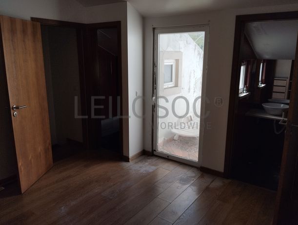 2 Moradias V4 + 2 Moradias V3 · Sintra