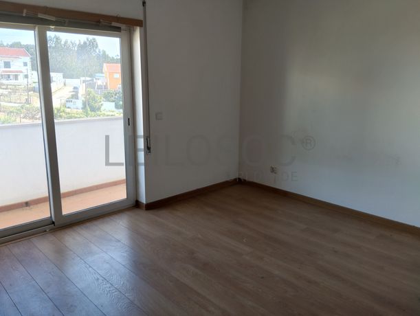 2 Moradias V4 + 2 Moradias V3 · Sintra