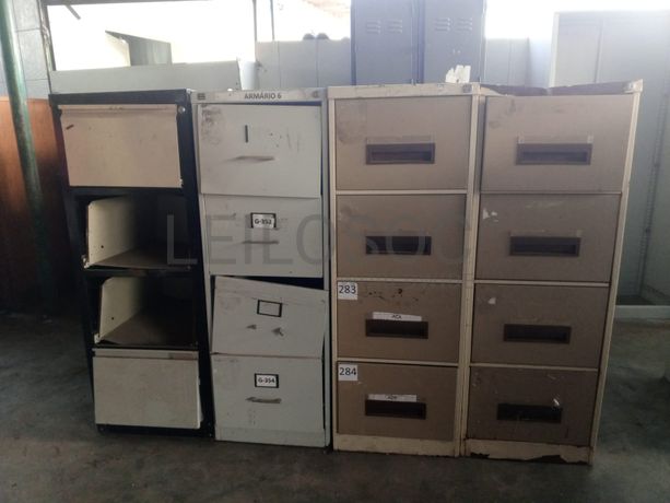 Armários metálicos