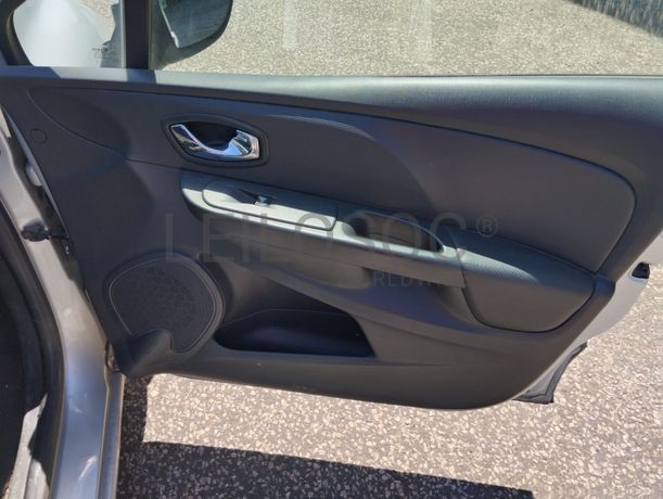 Renault Clio 1.5 DCI · Ano 2014