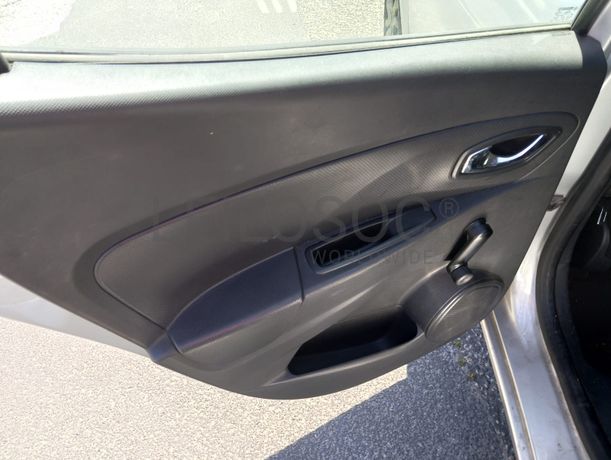 Renault Clio 1.5 DCI · Ano 2014